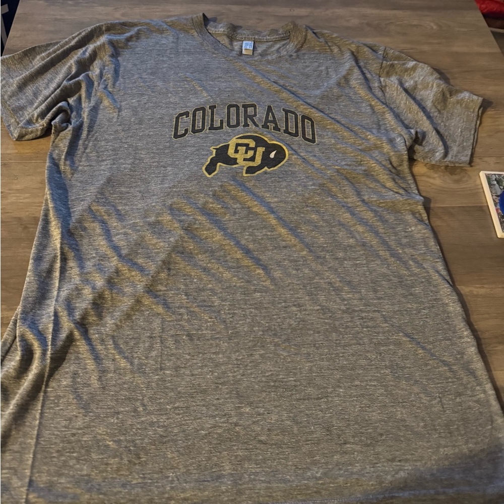 Men’s NCAA Colorado Buffalos T-Shirt Size Large